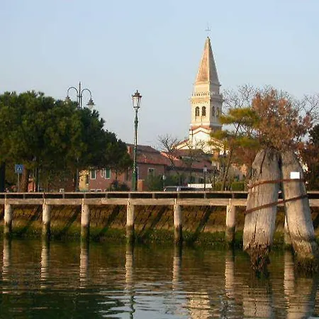 לינה וארוחת בוקר Ca' Noemi 4*